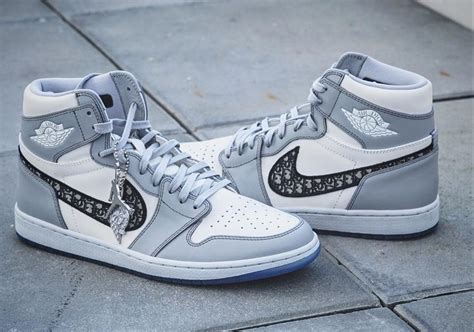 sepatu nike jordan dior|Dior jordan 1 high sneakers.